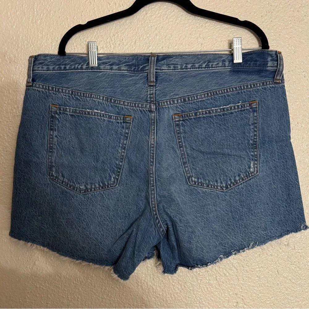 Abercrombie & Fitch the baggy low rise Light Blue denim Jean Shorts size 33/16